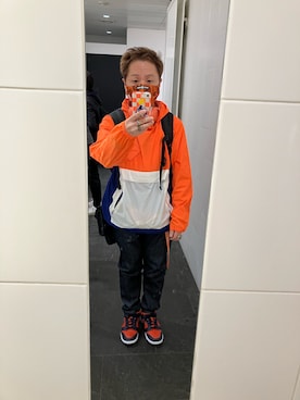 「アノラックパーカー」｜「アイテム（PC・スマホグッズ/家電）」を使った、名和 賢悟さん（メンズ・159cm）の秋コーディネート