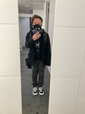 「uniform experiment（ユニフォームエクスペリメント）のアイテム（スマホケース/カバー）」を使った、名和 賢悟さん（メンズ・159cm）の春コーディネート