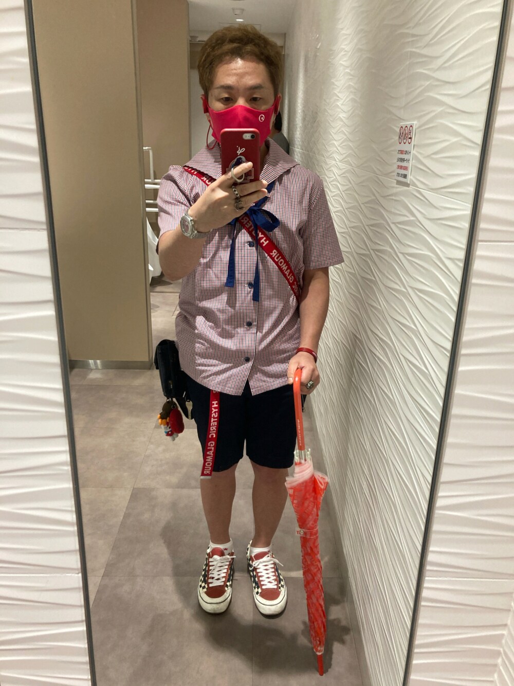 その他のシャツ/ブラウス、その他のボストンバッグ、ブルー系のその他パンツを着用したメンズの秋コーディネートの1枚目の写真