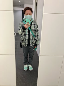 「アイテム（スマホグッズ）」を使った、名和 賢悟さん（メンズ・159cm）の秋コーディネート