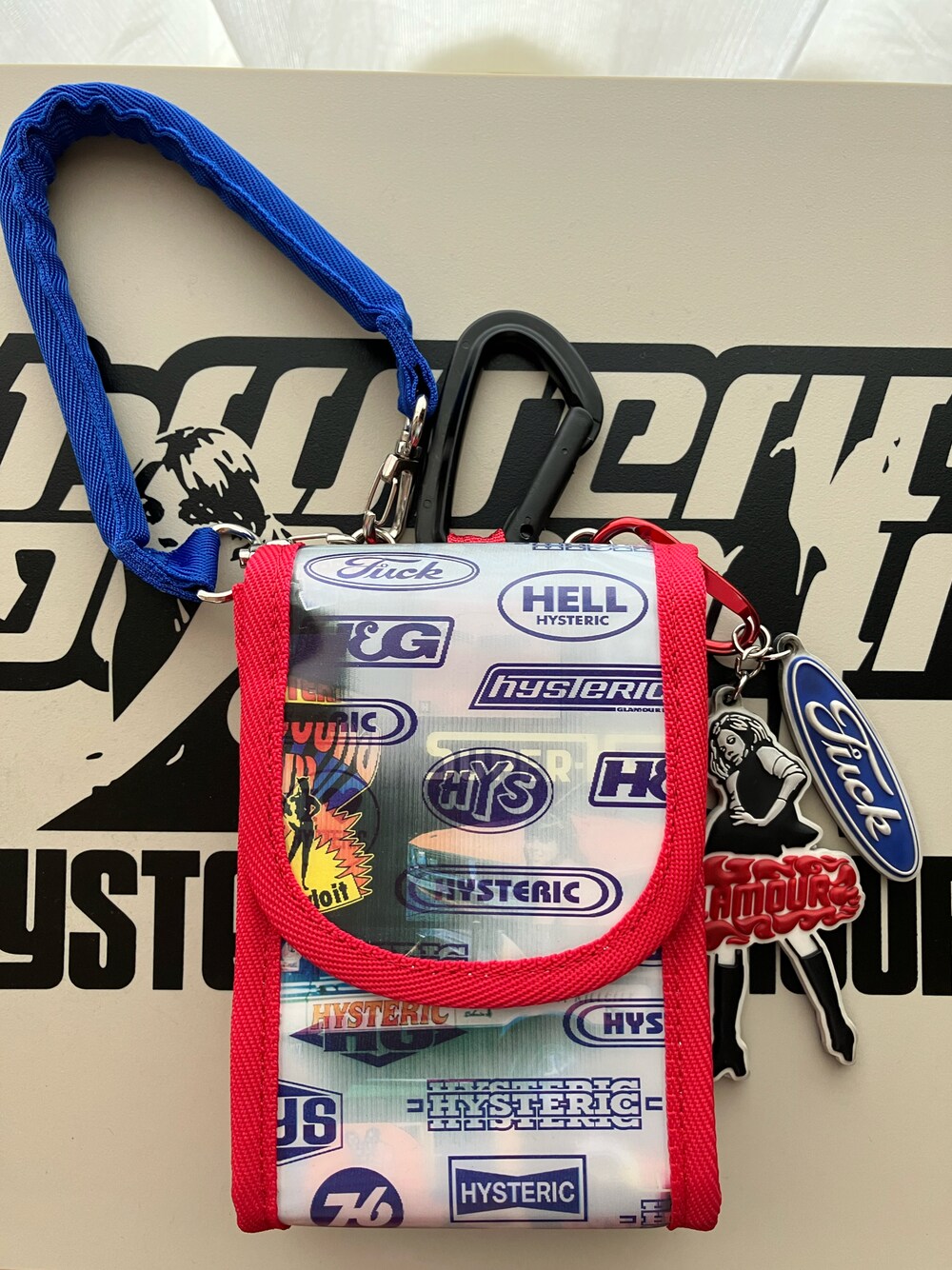 ヒステリックグラマー　SUPER-HYS柄モバイルポーチ　バッグ　完売商品 ヒステリックグラマー SUPER-HYS柄モバイルポーチ バッグ 完売商品