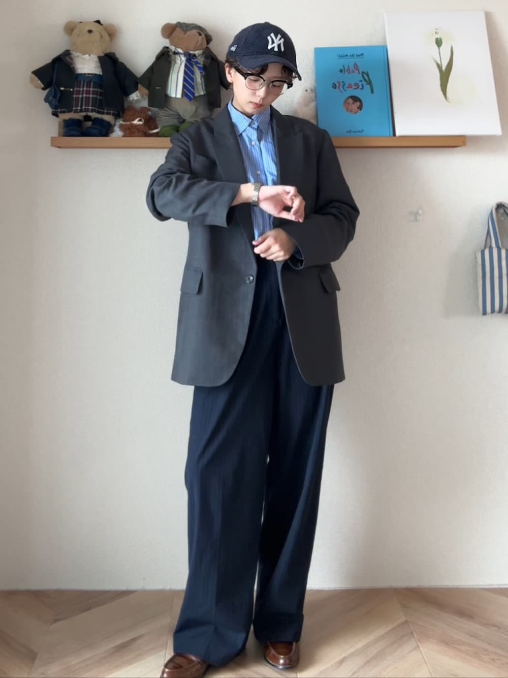 「シャツスタイル、秋服準備はじめました、初秋コーデ、秋先取りコーデ、秋服、テーラードジャケット、ローファー、メガネ女子、チャコールグレー、初秋」｜「OUTDOOR PRODUCTS Usual Thingsのシングルテーラードジャケット（テーラードジャケット、グレー系）」を使った、kinoko.さん（骨格ストレート・レディース・157cm）の夏コーディネートの1枚目の写真