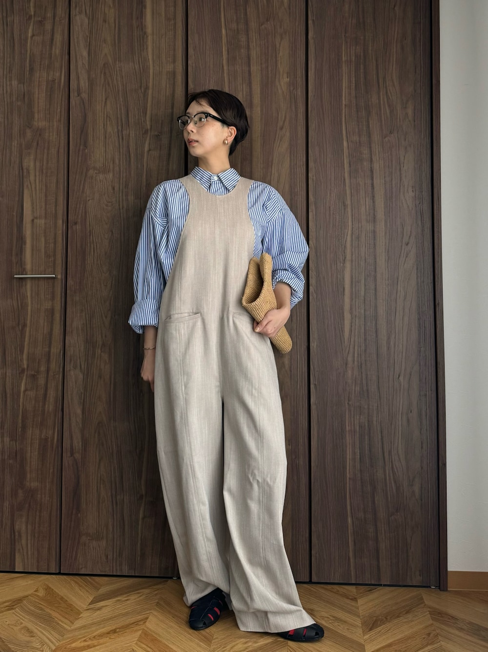 「大人カジュアル、ストライプシャツ、今日のコーデ、おでかけコーデ、春服、大人かわいい、春カラー、レディースファッション、春服コーデ、キレイめ、ガーリーコーデ、オーバーサイズ、オーバーオール」｜「VICTIMのVICTIM ヴィクティム / STRIPE BIG SHIRT ビッグシルエットストライプシャツ / VTM-25-S-002（シャツ/ブラウス、ブルー系）」を使った、kinoko.さん（レディース・157cm）の春コーディネートの1枚目の写真