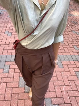 「通勤穿搭」｜「アイテム（パンツ）」を使った、Ting Waiさん（レディース・175cm）の秋コーディネート