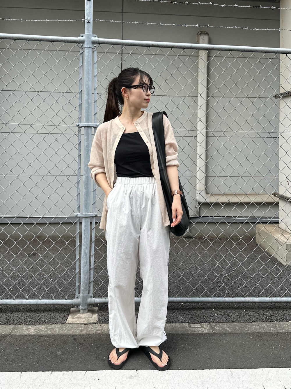 「韓国ファッション、メガネ女子、お出かけコーデ、ナイロンパンツ、シンプルコーデ、シンプル、低身長、低身長コーデ、低身長女子、シャツスタイル、シャツ、夏コーデ、大人カジュアル、ゆるコーデ、ベージュコーデ」｜「CAPRICIEUX LE'MAGEのメッシュシャツ（シャツ/ブラウス、ベージュ系）」を使った、yuuka_hrさん（レディース・155cm）の夏コーディネートの1枚目の写真