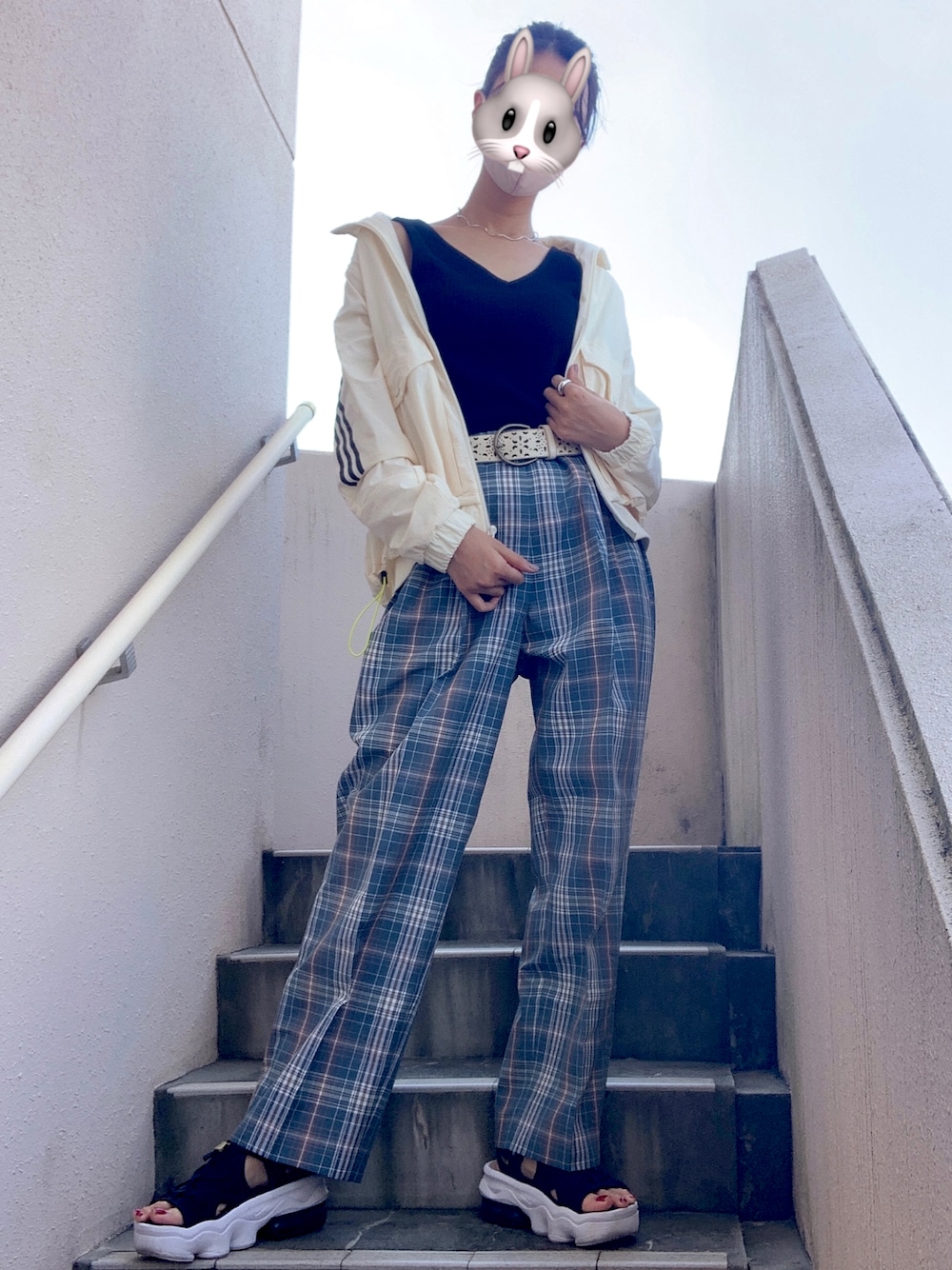 「adidas、ジャケット、柄パンツ、古着、秋のコーデ、エアマックスココ、NIKE、休日コーデ、サンダル」｜「GUのアイテム（タンクトップ、ブラック系）」を使った、＊Niko＊ さん（レディース・164cm）の秋コーディネートの1枚目の写真