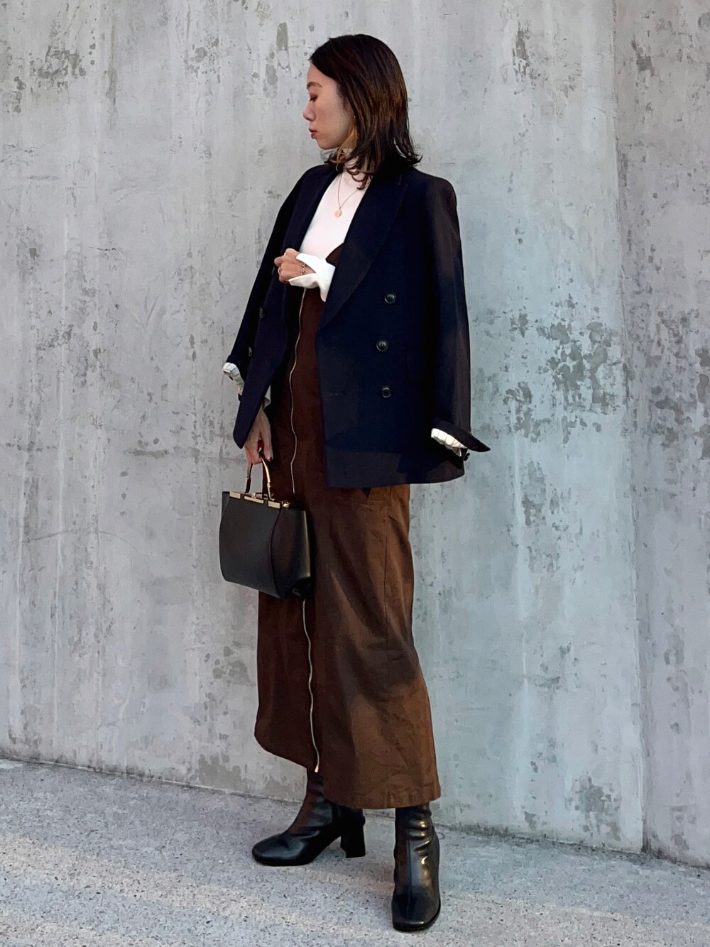 「オフィスカジュアル、お仕事コーデ、通勤コーデ、大人コーデ、ジャンスカ、ジャンパースカート、ZARA、ジャケット、ジャケットスタイル、着回しコーデ、ブーツ、スクエアトゥ、タートルネック、秋冬コーデ」｜「ECRIREの【creamコラボ】フロントジップジャンスカ（ジャンパースカート、ブラウン系）」を使った、soliさん（レディース・163cm）の秋コーディネートの1枚目の写真