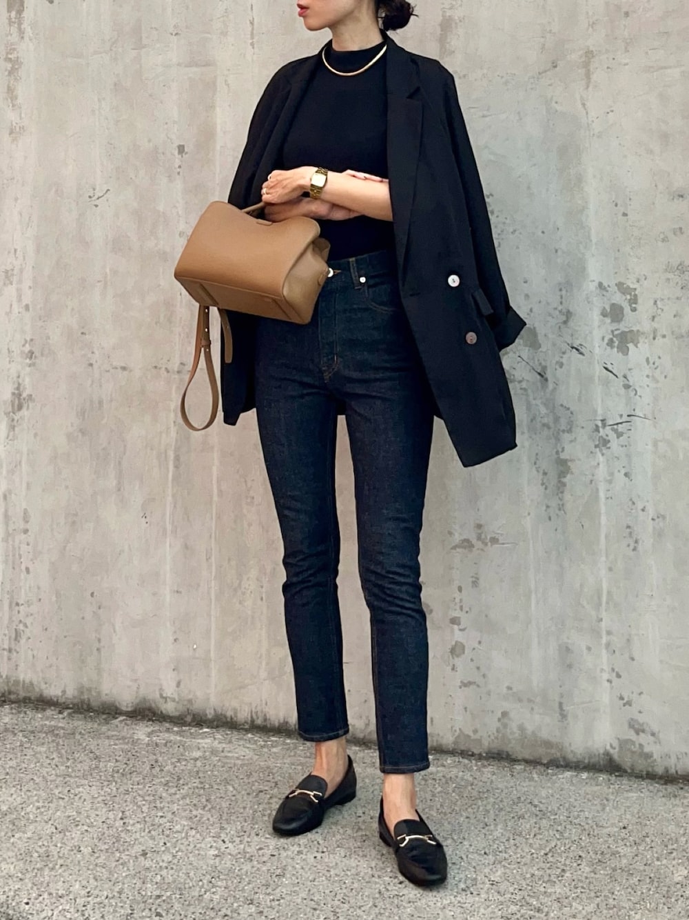 「Vicente、vicentedenim、デニムコーデ、デニムコーディネート、美脚パンツ、脚長パンツ、大人コーデ、オフィスカジュアル、骨格ウェーブ、ジャケット、ジャケットスタイル、ローファー、デニム、スキニーデニム、秋コーデ」｜「VicenteのVicente Highwaist skinny denim（デニムパンツ、ブルー系）」を使った、soliさん（レディース・163cm）の秋コーディネートの1枚目の写真