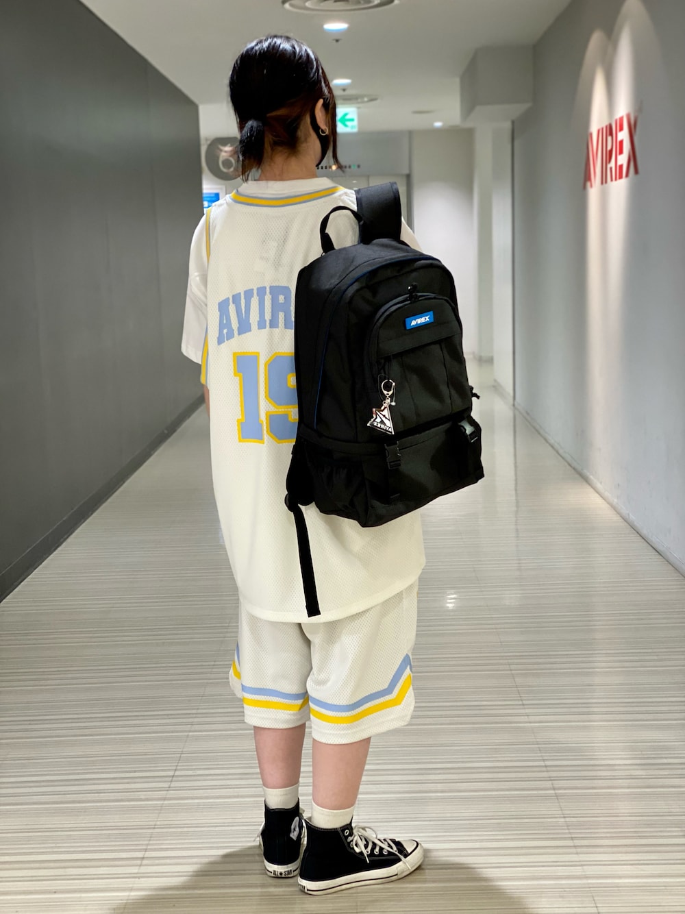 「スニーカー、コンバース、AVIREX、パンツスタイル、春服、春夏コーデ、淡色コーデ、今日のコーデ、バスケット、AVIREXBelle」｜「AVIREXの【直営店限定】アヴィレックス バックパック / AVIREX BACKPACK（バックパック/リュック、ブラック系）」を使った、にしはたさん（レディース・166cm）の春コーディネートの1枚目の写真