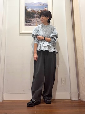 「URBAN RESEARCH Sonny Label(アーバンリサーチサニーレーベル)の『WEB限定』バンドカラーフリルストライプシャツ(シャツ/ブラウス、ブルー系)」を使った、たぐまさやこさん(レディース・158cm)の秋コーディネート