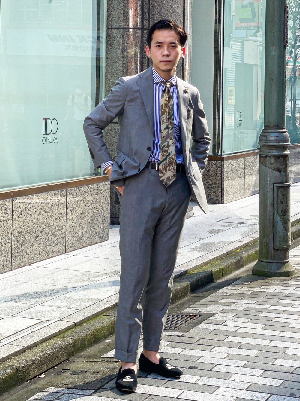 「大人コーデ、今日のコーデ、フォローミー、いいね、save、フォローお願いします🤑、スーツスタイル、仕事着」｜「broadland slipperのアイテム（スリッポン、ブラック系）」を使った、吉澤 直希さん（メンズ・174cm）の秋コーディネートの1枚目の写真
