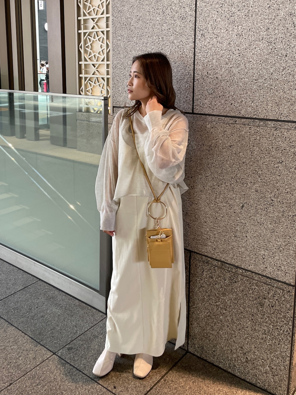 「春夏コーデ、今日のコーデ、大人女子、オトナカジュアル、低身長コーデ、淡色女子、ホワイト、ワンピース、ワントーンコーデ、低身長、オトナ女子、シンプル」｜「natural coutureのお好みのスタイリングを自在に楽しめる シアーニット＋キャミワンピースセット（ワンピース、ホワイト系）」を使った、ちびまる ◎さん（レディース・142cm）の春コーディネートの1枚目の写真