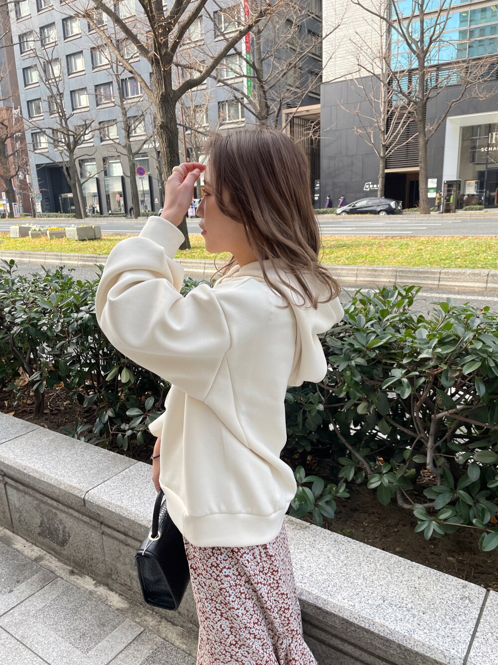 「オトナカジュアル、シンプル、カジュアルコーデ、春、低身長女子、ブーツ、プチプラ、パーカー、ゆるコーデ、私の推しブランド、低身長、低身長コーデ、カジュアル」｜「natural coutureの【大人気アイテム】ふわもちラテパーカー（パーカー、ホワイト系）」を使った、ちびまる ◎さん（レディース・142cm）の冬コーディネートの1枚目の写真