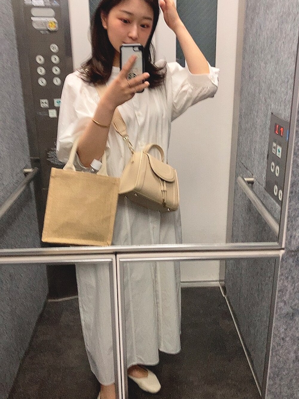 「夏コーデ、シンプル、ワンピース、春夏コーデ、シャツワンピ」｜「LAKOLEのパフスリーブテントラインワンピース / 278629（シャツワンピース、ホワイト系）」を使った、Toukoさん（レディース・156cm）の春コーディネートの1枚目の写真