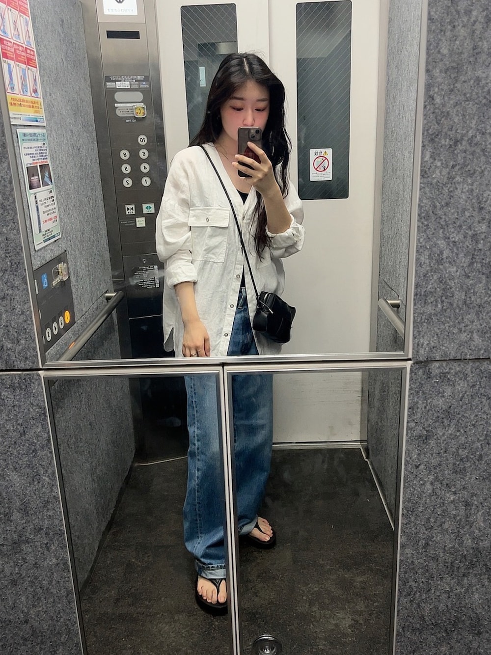 「オトナカジュアル、夏コーデ、低身長女子、プチプラ、シャツスタイル、デニム、シンプル、ゆるコーデ」｜「SHEINのアイテム（サンダル、ブラック系）」を使った、Toukoさん（レディース・156cm）の夏コーディネートの1枚目の写真