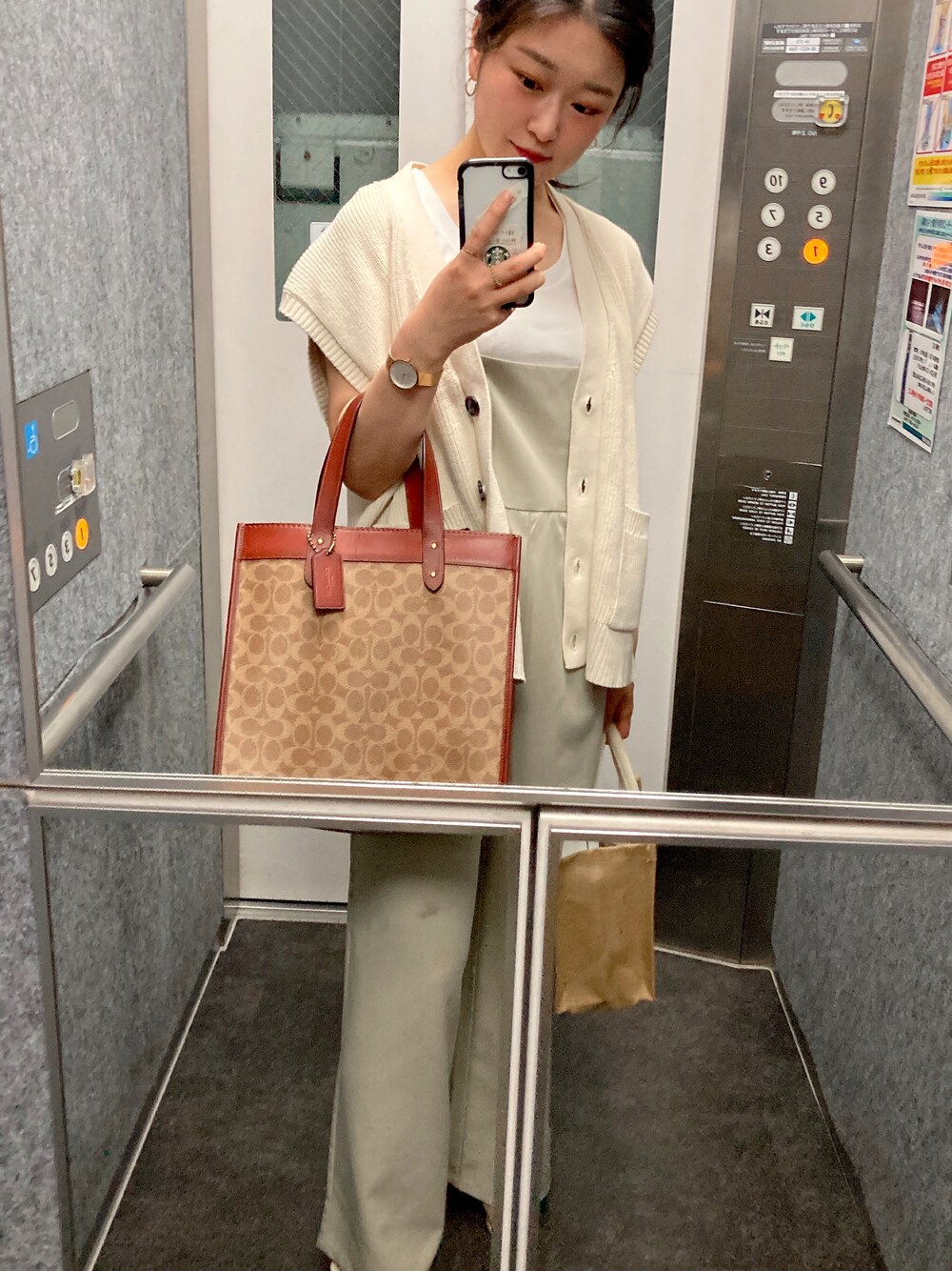 COACH（コーチ）の「フィールド トート シグネチャー キャンバス 