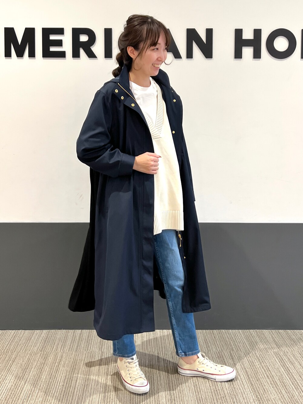 「デニム、トレンチコート、大人カジュアル、春コーデ、ママコーデ、セットアイテム、AMERICAN HOLIC」｜「AMERICAN HOLICのバックプリーツトレンチコート（ブルゾン、ブルー系）」を使った、asumi.さん（レディース・160cm）の春コーディネートの1枚目の写真