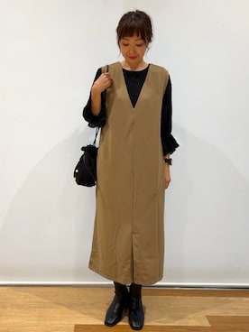 「アイテム（ジャンパースカート、イエロー系）」を使った、asumi.さん（レディース・160cm）の秋コーディネート