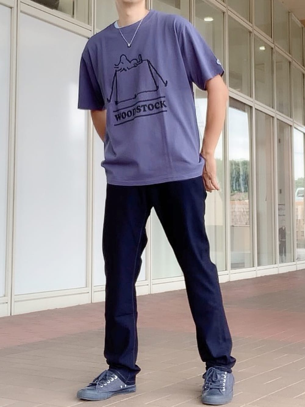 「休日スタイル、夏コーデ、ラフコーデ、Tシャツ、カジュアルコーデ、PEANUTS、discus、EDWIN」｜「EDWINのジャージーズ COOL レギュラーストレート（デニムパンツ、ブルー系）」を使った、tak mikさん（メンズ・173cm）の夏コーディネートの1枚目の写真