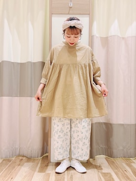 「花柄パンツ」｜みなも (･×･)さん（レディース・151cm）の春コーディネート