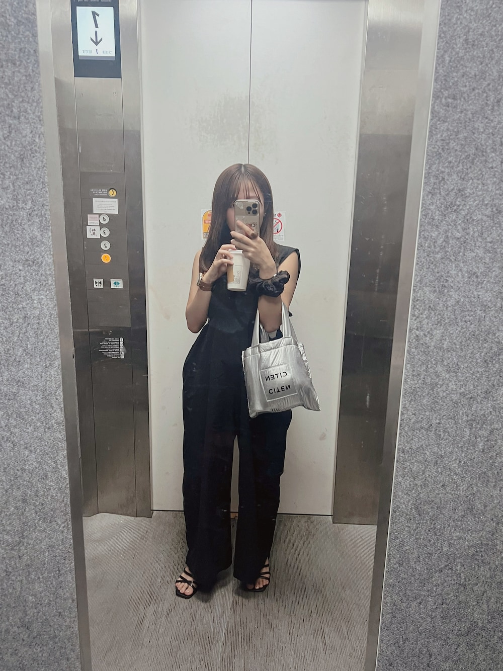 「きれいめカジュアル、休日スタイル、夏コーデ、お出かけコーデ、大人かわいい、デート、夏デート、ラクチンコーデ、夏ファッション」｜「CITENの＜CITEN＞パデッド クリア ロゴ トート S（トートバッグ、シルバー系）」を使った、hinaさん（レディース・148cm）の夏コーディネートの1枚目の写真