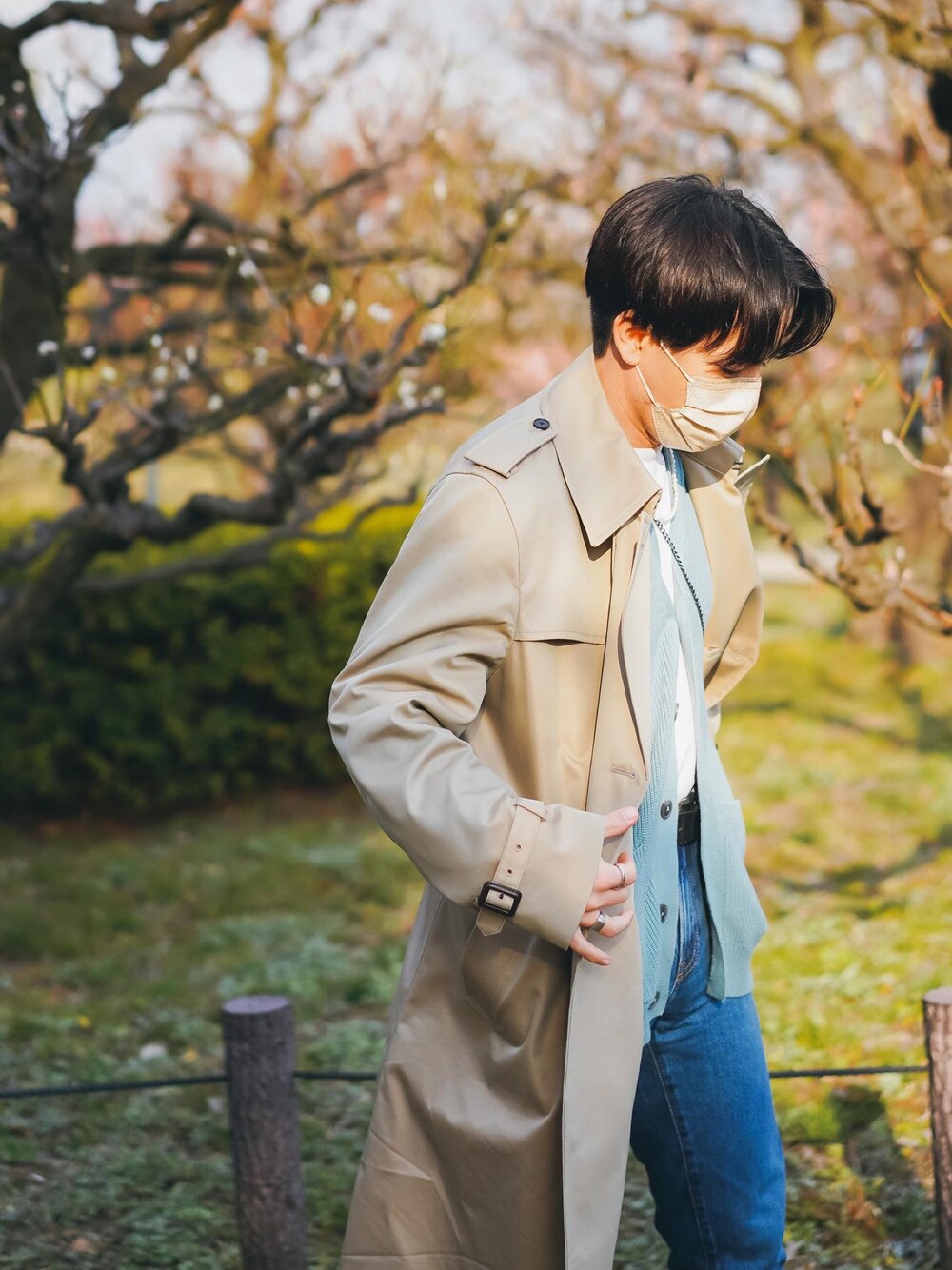 UNIQLOのトレンチコートを使った「UNIQLO U」のメンズ人気ファッション