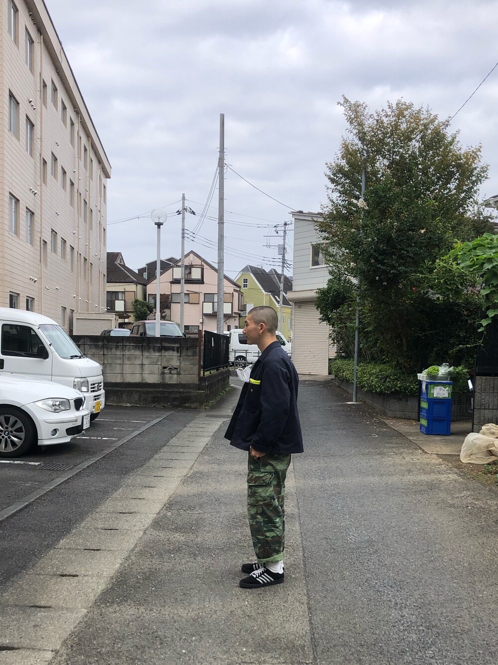 「着たいものを着る、vintage、カモフラ、army、古着MIX、今日のコーデ」｜「dickies×fresh serviceのアイテム（カバーオール、ブルー系）」を使った、佐原さん（メンズ・169cm）の秋コーディネートの1枚目の写真