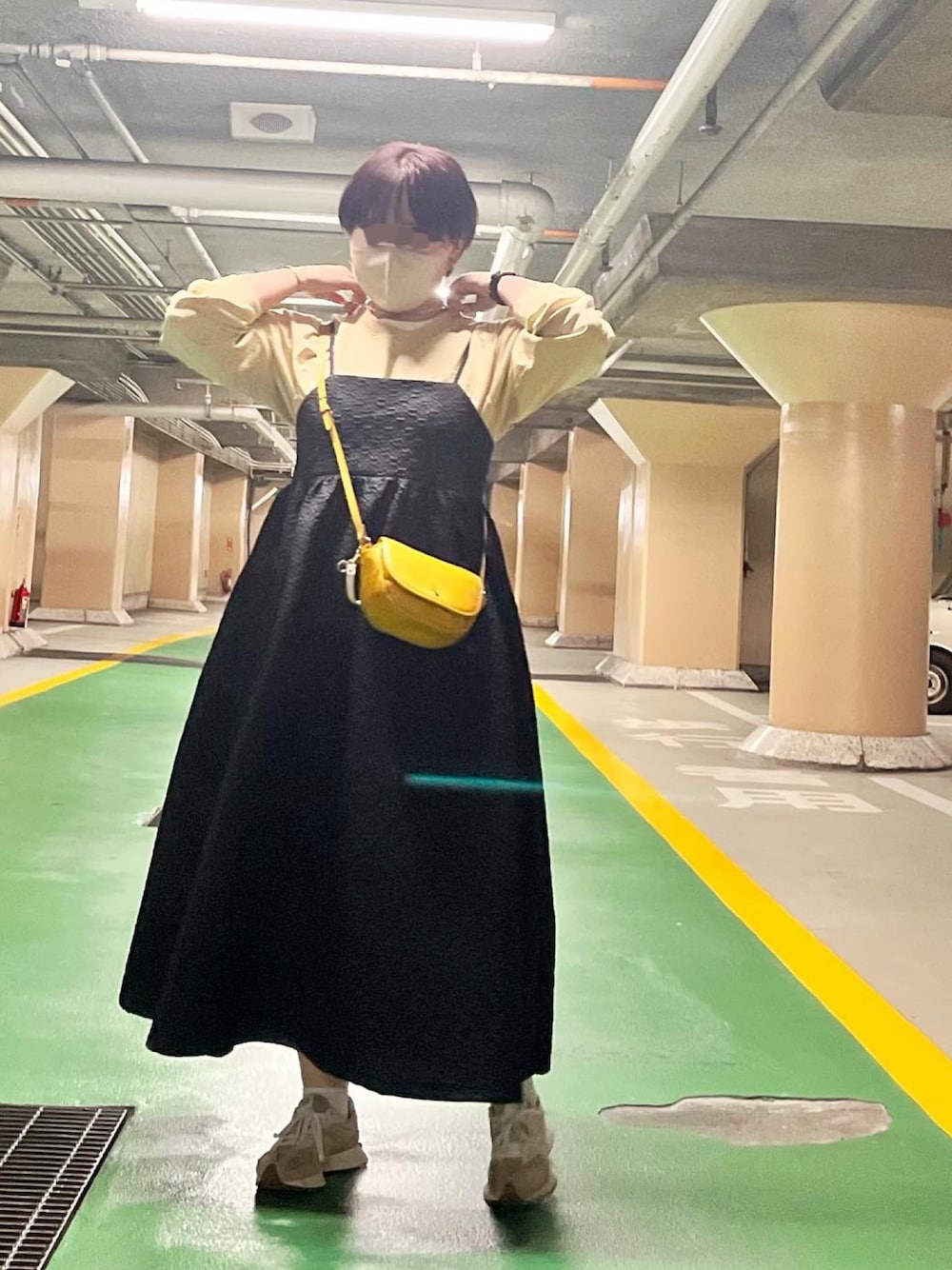 「春服デビュー宣言、春コーデ、休日スタイル、春カラー、キャミワンピ、プチプラコーデ、プチプラ、ユニクロ、coca、ニューバランス、今日の服、厚底シューズ、パステル映える春」｜「coca（coca）のエンボスキャミワンピース（ワンピース、ブラック系）」を使った、はなさん（レディース・160cm）の春コーディネートの1枚目の写真