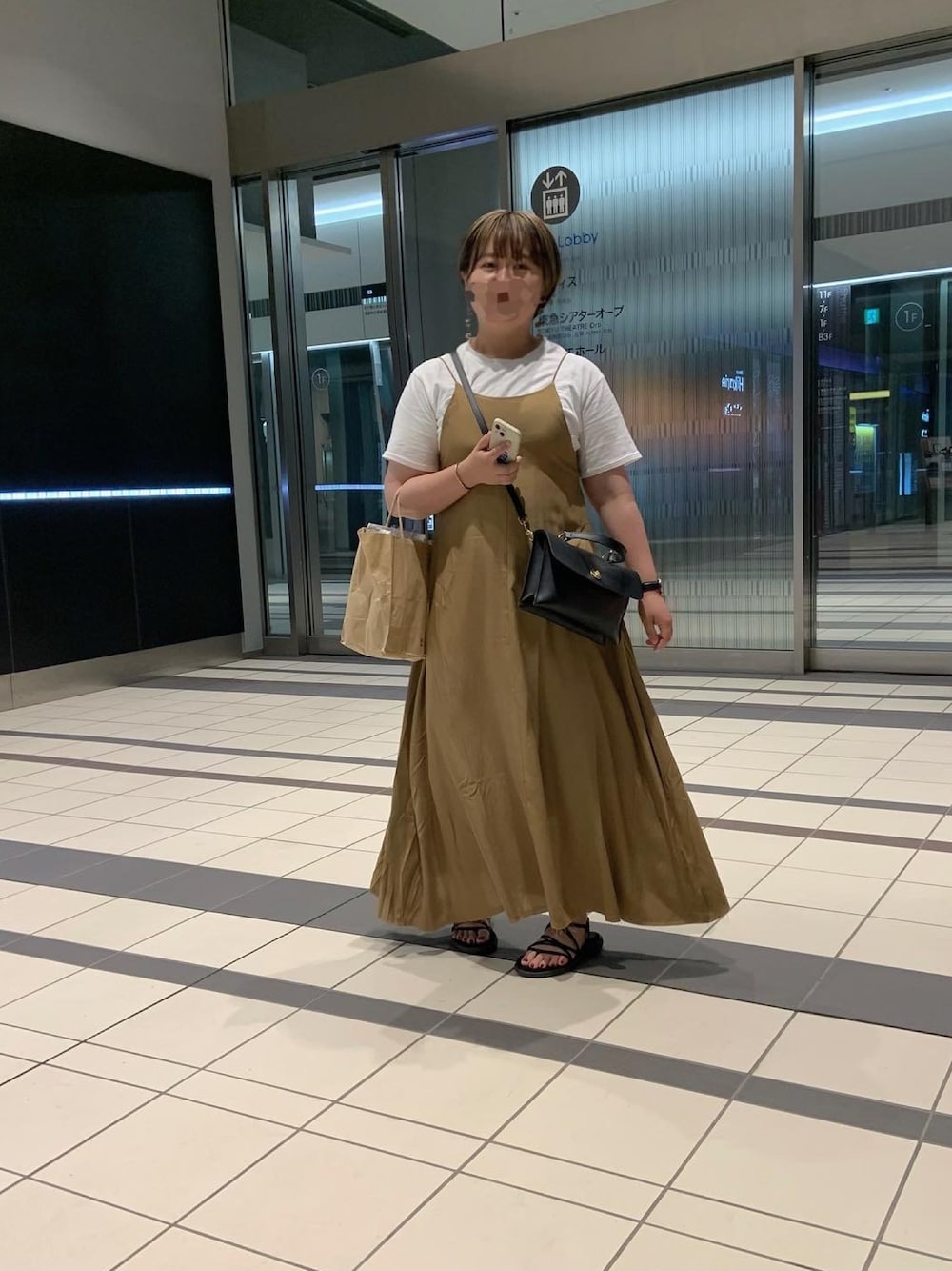 「大人カジュアル、夏コーデ、休日コーデ、ゆるコーデ、ワンピースコーデ、キャミワンピ、KBF、teva」｜「KBFのサイドインタックキャミワンピース（ワンピース、イエロー系）」を使った、はなさん（レディース・160cm）の夏コーディネートの1枚目の写真