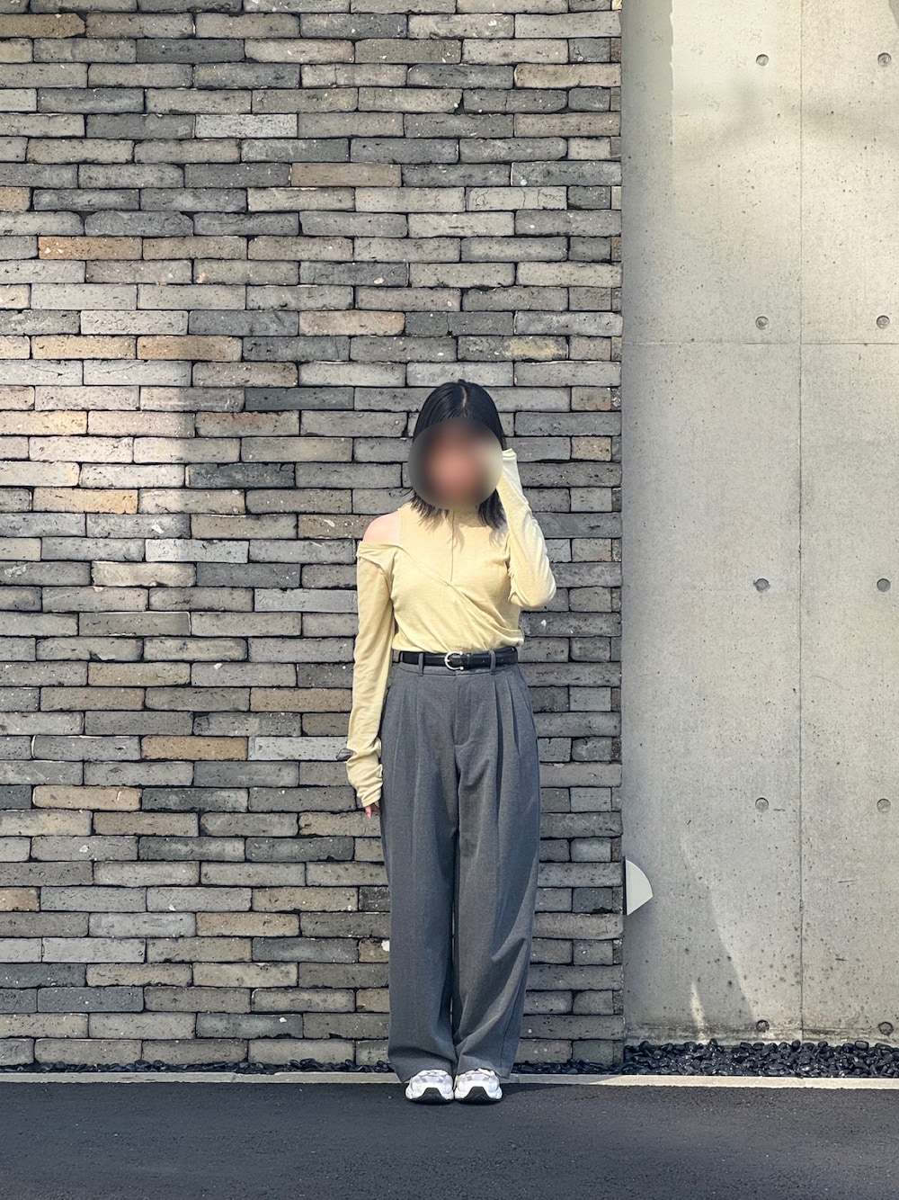 「GUのアイテム（パンツ、グレー系）」を使った、RAIさん（レディース・150cm）の春コーディネートの1枚目の写真