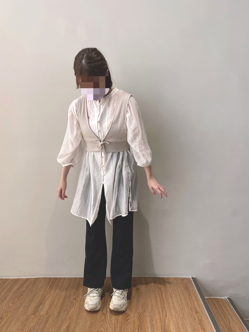 「GUのアイテム（ベスト、ベージュ系）」を使った、RAIさん（レディース・150cm）の秋コーディネートの1枚目の写真