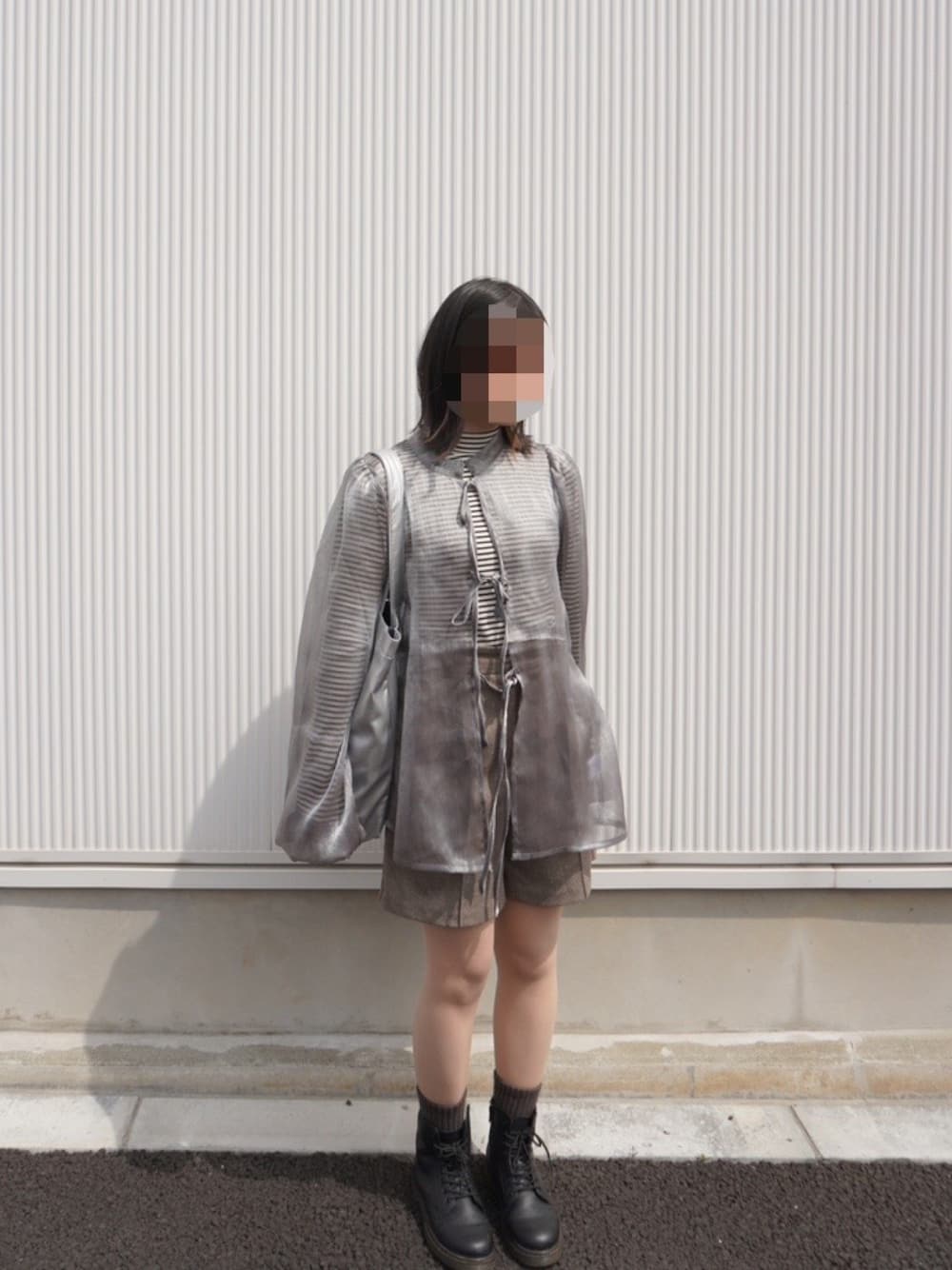 「Ambre Neigeの２ｗａｙラメシアーリボンブラウス／WEB/EC限定（シャツ/ブラウス、グレー系）」を使った、RAIさん（レディース・150cm）の春コーディネートの1枚目の写真