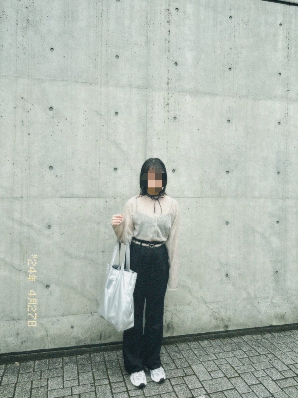 「LOWRYS FARMのアイテム（Tシャツ/カットソー、ベージュ系）」を使った、RAIさん（レディース・150cm）の春コーディネートの1枚目の写真