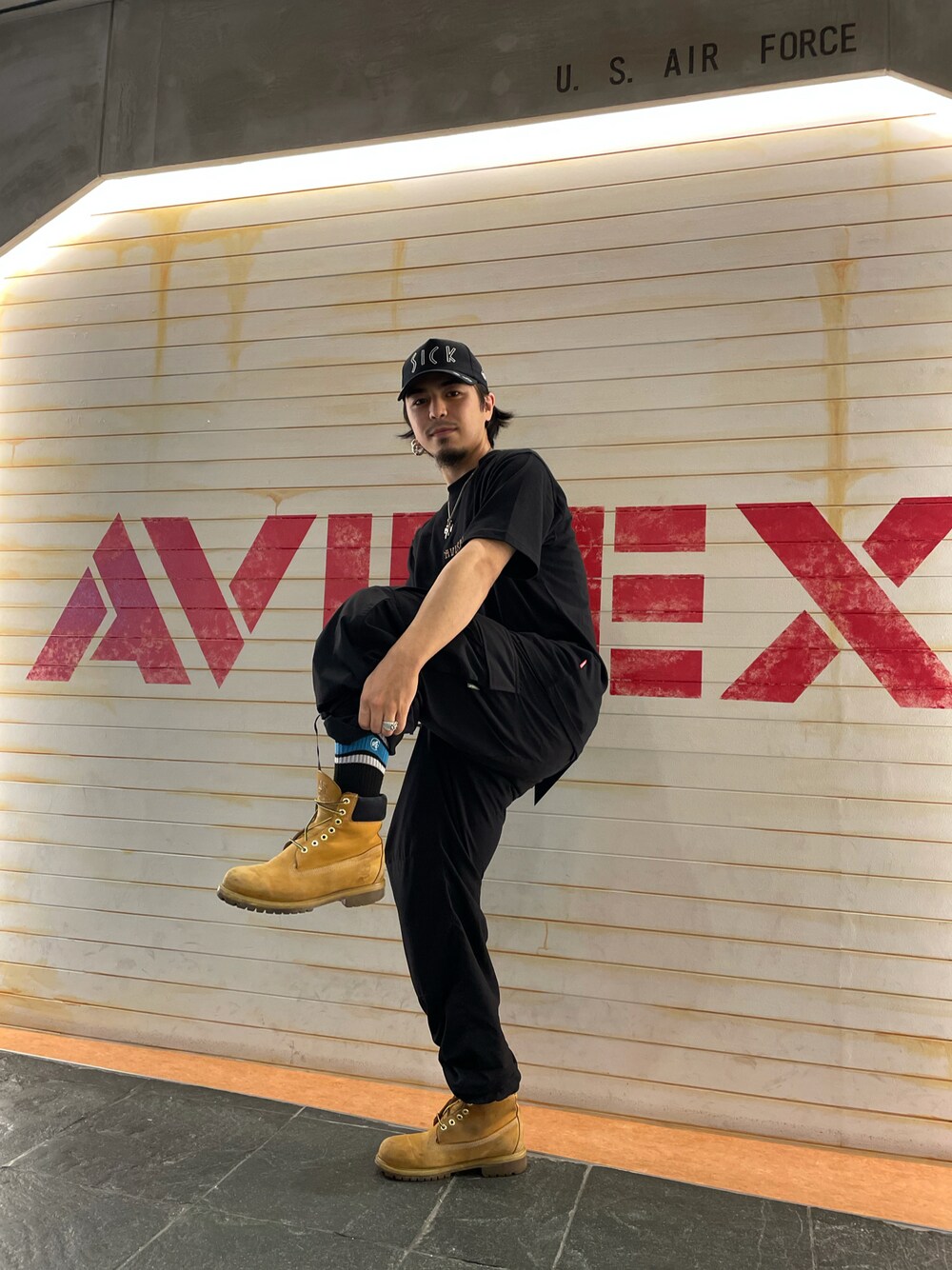 「Tシャツ、ストリート、AVIREX、オーバーサイズ、夏コーデ、半袖シャツ、男は黙ってAVIREX、お洒落さんとつながりたい、AVIREXBelle、ファッションの力を信じよう」｜「AVIREXの【REVIVAL COLLECTION】半袖 Tシャツ / S/S T-SHIRT / アヴィレックス / AVIREX（Tシャツ/カットソー、ブラック系）」を使った、ありとくゆうとさん（メンズ・174cm）の夏コーディネートの1枚目の写真