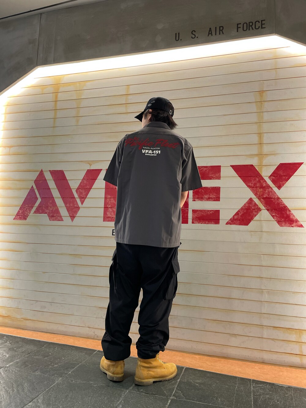 「ストリート、AVIREX、オーバーサイズ、夏コーデ、ゆるコーデ、半袖シャツ、男は黙ってAVIREX、お洒落さんとつながりたい、AVIREXBelle、ファッションの力を信じよう」｜「AVIREXのパシフィック フリート ワークシャツ / PACIFIC FLEET WORK SHIRT / アヴィレックス / AVIREX（シャツ/ブラウス、グレー系）」を使った、ありとくゆうとさん（メンズ・174cm）の夏コーディネートの1枚目の写真