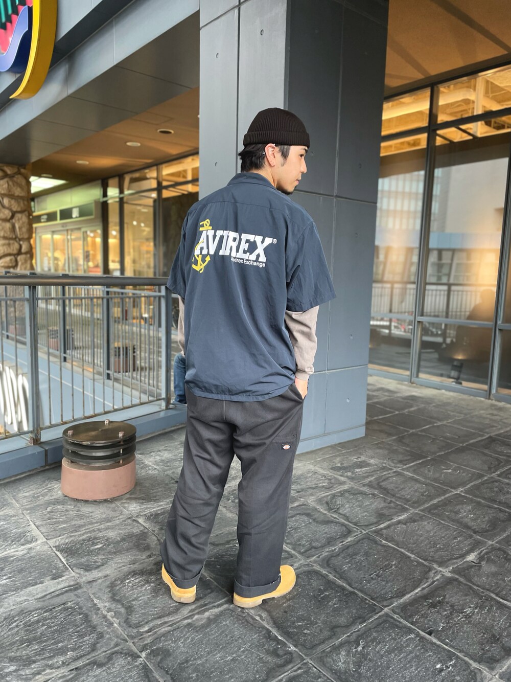 「AVIREX、ワークシャツ、シンプルコーデ、夏コーデ、シャツコーデ、男は背中で語る、男は黙ってAVIREX、AVIREX福岡、AVIREXBelle、キヨスク」｜「AVIREXのAEX ユニフォーム シャツ / S/S AEX UNIFORM SHIRT / アヴィレックス / AVIREX（シャツ/ブラウス、ブルー系）」を使った、ありとくゆうとさん（メンズ・174cm）の夏コーディネートの1枚目の写真