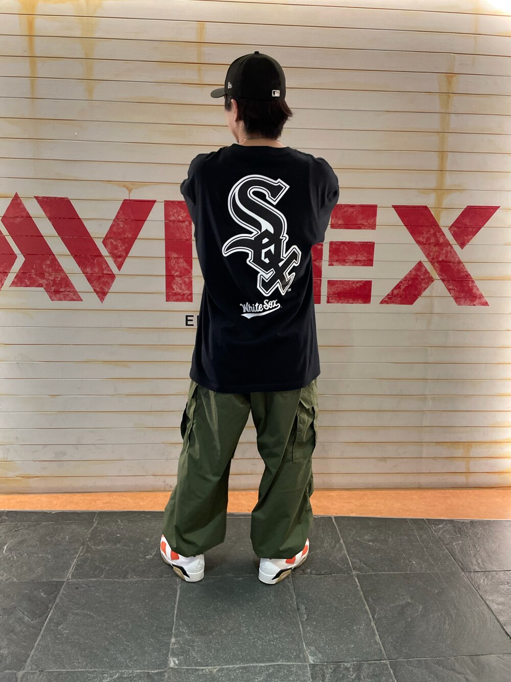 「Tシャツ、AVIREX、夏コーデ、ストリートMIX、メンズコーデ、男は背中で語る、男は黙ってAVIREX、AVIREX福岡、メンズストリート、ファッションの力を信じよう」｜「AVIREXの【MLB×AVIREX】ホワイトソックス Tシャツ/WHITE SOX T-SHIRT / アヴィレックス / AVIREX（Tシャツ/カットソー、ブラック系）」を使った、ありとくゆうとさん（メンズ・174cm）の夏コーディネートの1枚目の写真