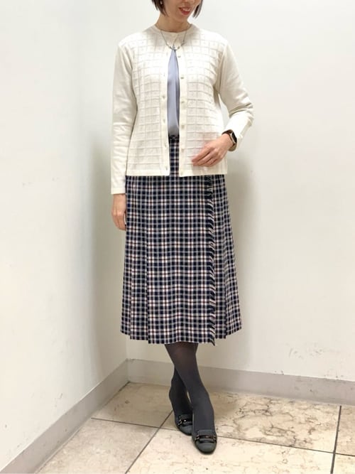 セール】レーヨンポリストレッチ 格子透かし柄クルーネック