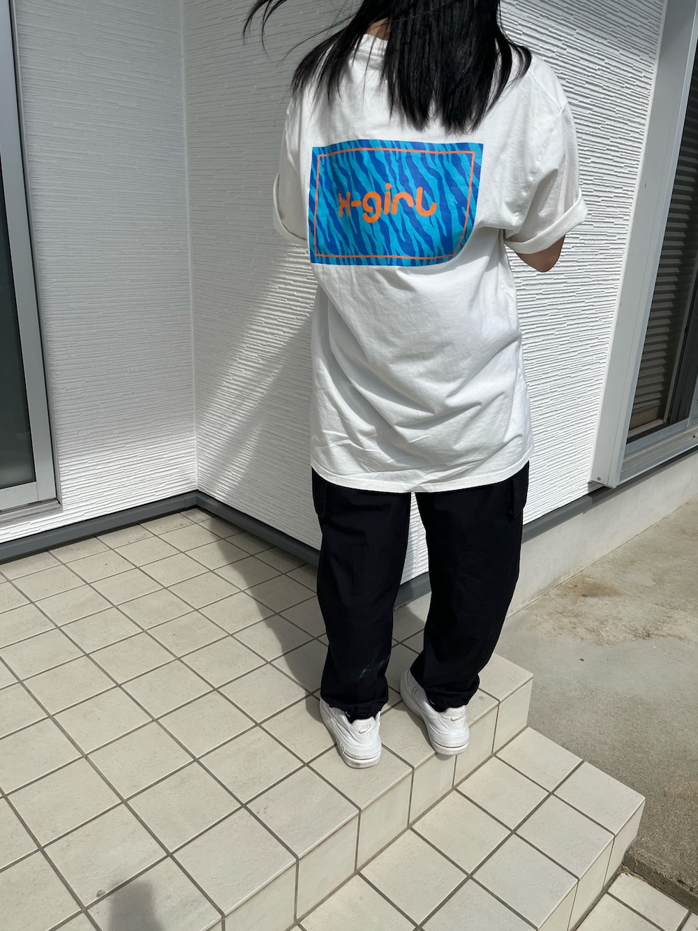 「カーゴパンツ、中学生、中学生女子、秋服まるっと大公開、初秋コーデ、スニーカー」｜「GUのアイテム（カーゴパンツ、ブラック系）」を使った、emmaさん（キッズ・150cm）の秋コーディネートの1枚目の写真