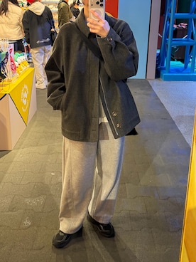 「アイテム（その他アウター、グレー系）」を使った、asamiさん（レディース・163cm）の秋コーディネート