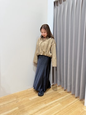 「ITEMS URBANRESEARCH（アイテムズ アーバンリサーチ）のストレッチサテンスカート（スカート、ブラック系）」を使った、 _miyu_さん（レディース・151cm）の秋コーディネート