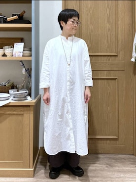 「studio CLIP（スタディオクリップ）の《natural by clip》7ゲージニットベスト×シャツワンピース（シャツワンピース、ベージュ系）」を使った、ぽんかよさん（レディース・157cm）の春コーディネート