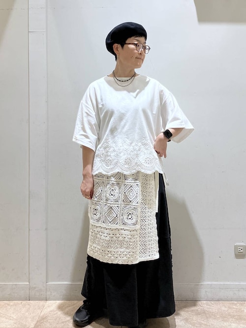 裾スカラップレースカットソー