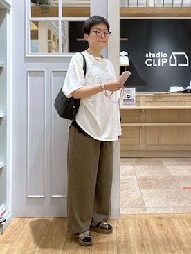 「studio CLIP（スタディオクリップ）の【500mlボトル収納可/長財布収納可/7ポケット】たっぷり柔らくロングハンドルバッグ（ショルダーバッグ、ブラック系）」を使った、ぽんかよさん（レディース・157cm）の夏コーディネート