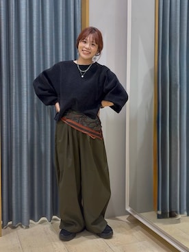 「アイテム（バンダナ/スカーフ、ブラウン系）」を使った、Richa lepsimさん（レディース・159cm）の秋コーディネート