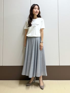 「INDIVI（インディヴィ）の【UVケア／選べるグラフィック】スムースジャージTシャツ（Tシャツ/カットソー、ホワイト系）」を使った、mamiさん（レディース・151cm）の春コーディネート