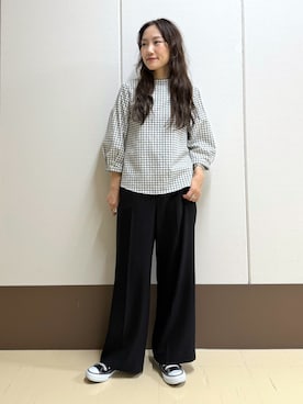 「INDIVI（インディヴィ）の【初秋にピッタリ！／洗える】凹凸素材ミニスタンドトップス（Tシャツ/カットソー、ホワイト系）」を使った、mamiさん（レディース・151cm）の秋コーディネート