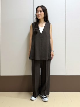 「INDIVI（インディヴィ）の【UVケア／接触冷感】リネン風チュニックベスト（ベスト、ブラウン系）」を使った、mamiさん（レディース・151cm）の秋コーディネート