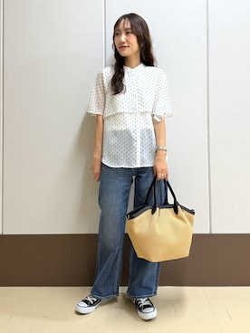 「INDIVI（インディヴィ）の【洗える／ドットモチーフ】ケープスリーブブラウス（シャツ/ブラウス、ホワイト系）」を使った、mamiさん（レディース・151cm）の春コーディネート