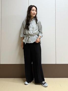 「INDIVI（インディヴィ）の【UVケア／接触冷感／ベルト付】サッカー素材シャツ（シャツ/ブラウス、グレー系）」を使った、mamiさん（レディース・151cm）の夏コーディネート